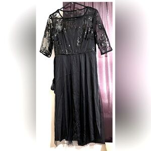 Black 3/4 Sleeve Crew Neck dress